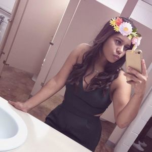 Meet your Posher, Dee